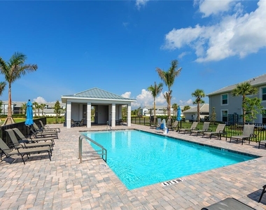 14214 Heritage Landing Boulevard - Photo Thumbnail 4