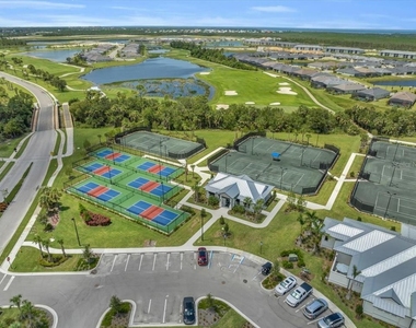 14214 Heritage Landing Boulevard - Photo Thumbnail 42