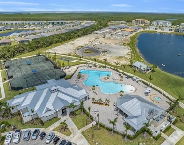 14214 Heritage Landing Boulevard - Photo Thumbnail 43