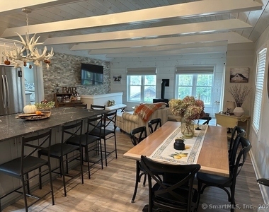 880 Wakefield Boulevard - Photo Thumbnail 2