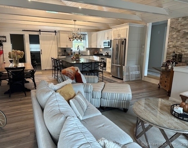 880 Wakefield Boulevard - Photo Thumbnail 9