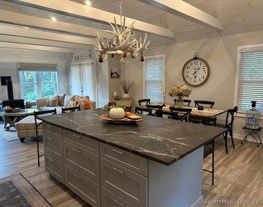 880 Wakefield Boulevard - Photo Thumbnail 3
