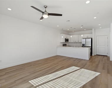10511 Blossoming Hills Way - Photo Thumbnail 2