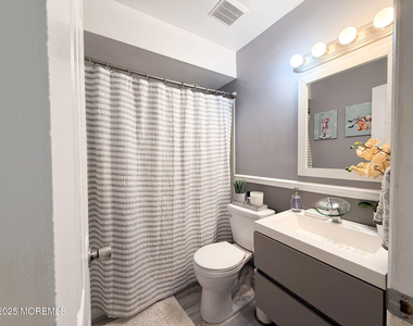 73 Maple Avenue - Photo Thumbnail 17
