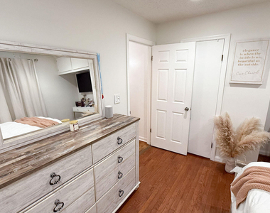 73 Maple Avenue - Photo Thumbnail 22
