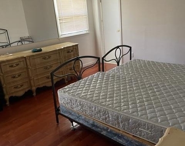 275 Garfield Avenue - Photo Thumbnail 6
