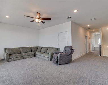 722 Resort Drive - Photo Thumbnail 14
