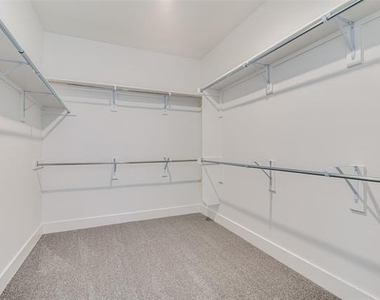 722 Resort Drive - Photo Thumbnail 12