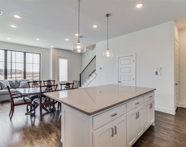722 Resort Drive - Photo Thumbnail 5