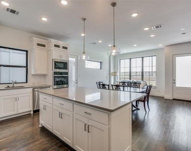 722 Resort Drive - Photo Thumbnail 6