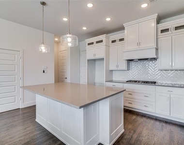 722 Resort Drive - Photo Thumbnail 8