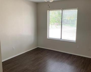 4742 Cliffwood Drive - Photo Thumbnail 4