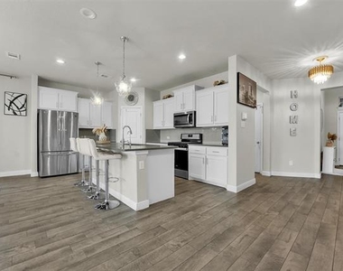 1120 Gillespie Drive - Photo Thumbnail 4