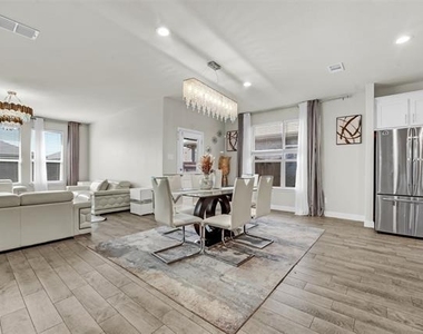 1120 Gillespie Drive - Photo Thumbnail 10