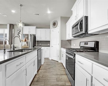 1120 Gillespie Drive - Photo Thumbnail 7