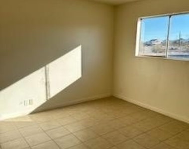 1932 Erin Drive - Photo Thumbnail 3
