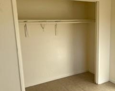 1932 Erin Drive - Photo Thumbnail 4
