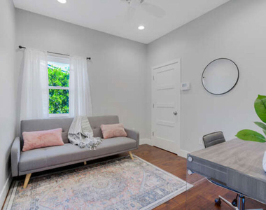 5907 Jumilla Avenue - Photo Thumbnail 18