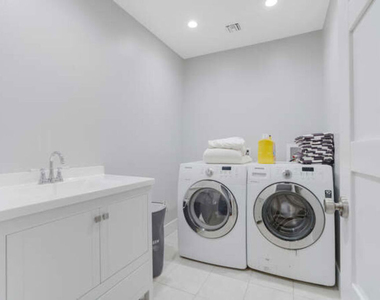 5907 Jumilla Avenue - Photo Thumbnail 32