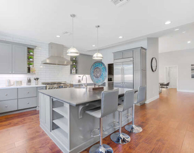 5907 Jumilla Avenue - Photo Thumbnail 19