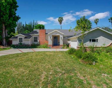 5907 Jumilla Avenue - Photo Thumbnail 23
