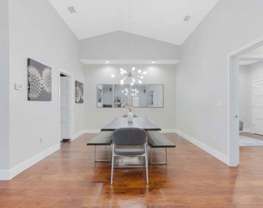 5907 Jumilla Avenue - Photo Thumbnail 20