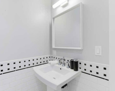 5907 Jumilla Avenue - Photo Thumbnail 25