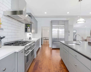 5907 Jumilla Avenue - Photo Thumbnail 29