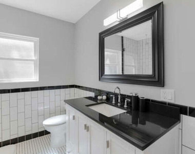 5907 Jumilla Avenue - Photo Thumbnail 28
