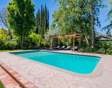 5907 Jumilla Avenue - Photo Thumbnail 4