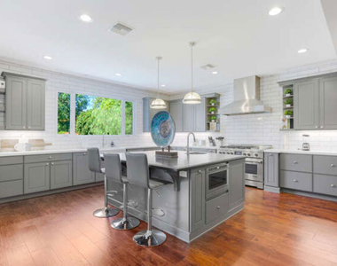 5907 Jumilla Avenue - Photo Thumbnail 5