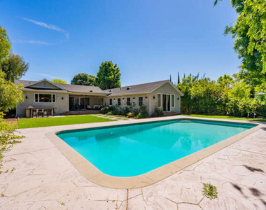 5907 Jumilla Avenue - Photo Thumbnail 14