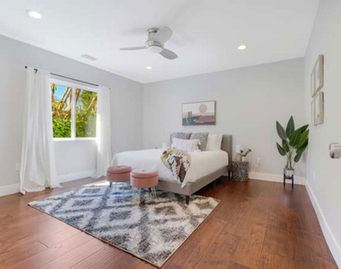 5907 Jumilla Avenue - Photo Thumbnail 17