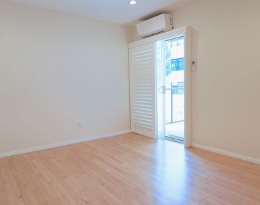 9005 Cynthia Street - Photo Thumbnail 8