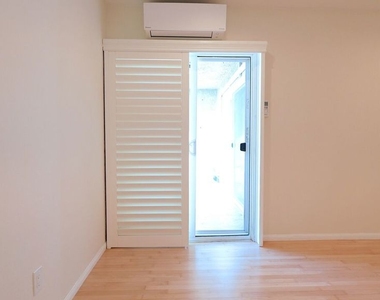 9005 Cynthia Street - Photo Thumbnail 10