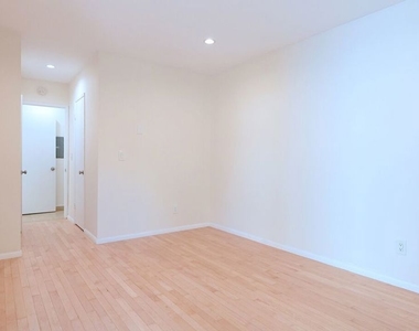 9005 Cynthia Street - Photo Thumbnail 15