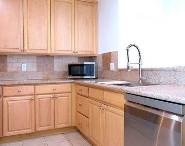 9005 Cynthia Street - Photo Thumbnail 6