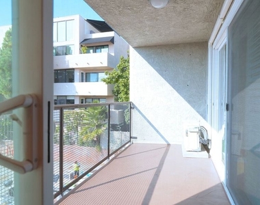 9005 Cynthia Street - Photo Thumbnail 11