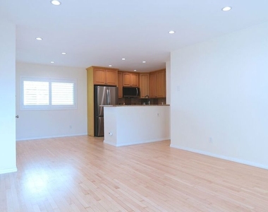 9005 Cynthia Street - Photo Thumbnail 5