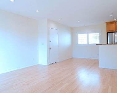 9005 Cynthia Street - Photo Thumbnail 4