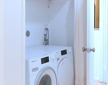 9005 Cynthia Street - Photo Thumbnail 16