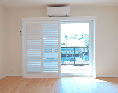 9005 Cynthia Street - Photo Thumbnail 12