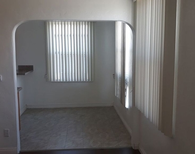 5017 Crenshaw Boulevard - Photo Thumbnail 2