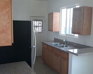 5017 Crenshaw Boulevard - Photo Thumbnail 3