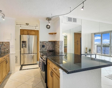 2121 N Ocean Boulevard - Photo Thumbnail 11