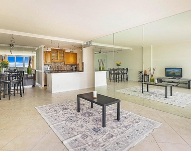 2121 N Ocean Boulevard - Photo Thumbnail 4