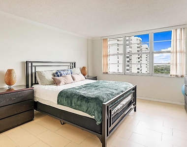 2121 N Ocean Boulevard - Photo Thumbnail 17