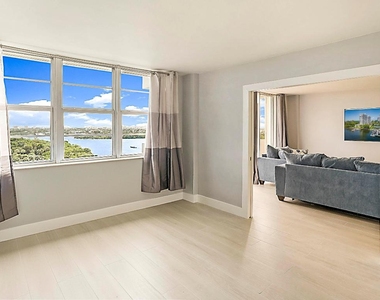 2121 N Ocean Boulevard - Photo Thumbnail 8