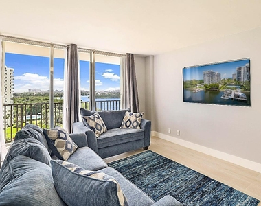 2121 N Ocean Boulevard - Photo Thumbnail 3