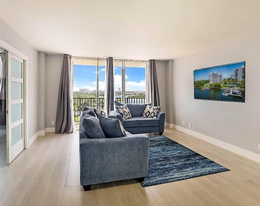 2121 N Ocean Boulevard - Photo Thumbnail 5